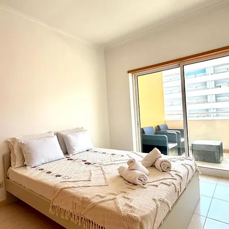 Ahs T1luminoso T1 Com Varanda E Piscina Daire Portimão